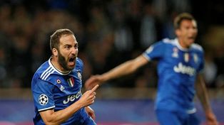 Juventus festejó en Francia con un Higuaín intratable