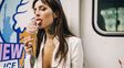 candelaria tinelli se mostro super hot con un accesorio que agrego a su escote