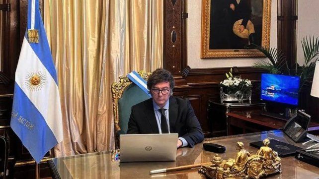 Javier Milei en su despacho el dìa de la asunción Javier Milei en su despacho el dìa de la asunción