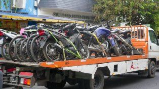 Traslado de vehículos secuestrados en la Comisaría 3ª