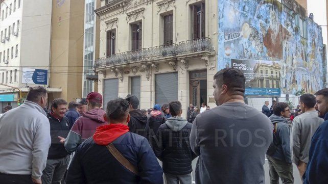 En el octavo día de paro de colectivos