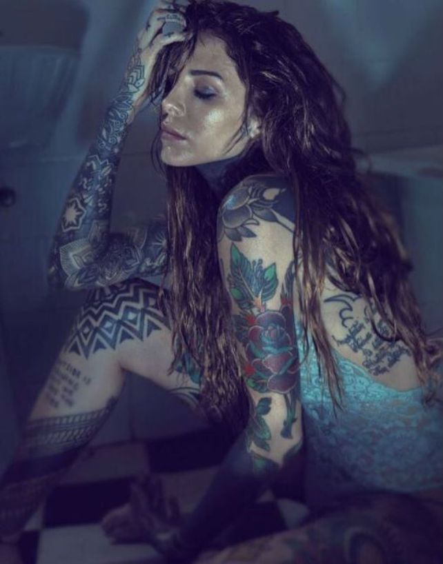 Candelaria Tinelli publicó una selfie hot con el torso desnudo desde Nueva York