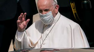 Operan al Papa Francisco de una estenosis diverticular en el colon