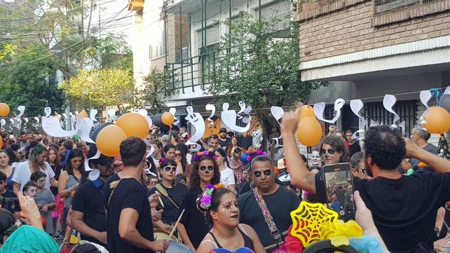 Halloween en la calle: los vecinos armaron una fiesta en pleno centro