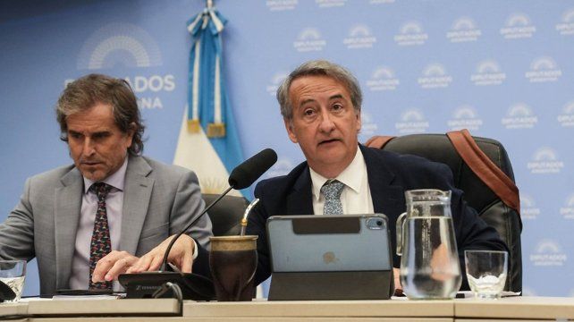 En la Cámara de Diputados de la Nación  aprobaron un dictamen de mayoría para reafirmar las atribuciones del Congreso sobre el empréstito tomado por Argentina. Se dio en el marco del plenario de las comisiones de Asuntos Constitucionales