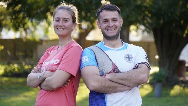 En tiro con arco son de oro. Alma Pueyo López y Leonel Aranda se quedaron con las medallas de oro en tiro con arco en la especial recurvo mixto. Ella nació en la capital provincial pero se instaló en Rosario y él es de Villa Gobernador Gálvez.