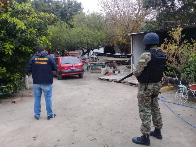 Allanamiento y secuestro. El auto fue llevado por estar vinculado a la balacera.