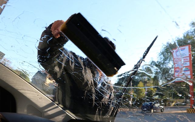 Limpiavidrios rosarinos pidieron a Messi que les permitan trabajar durante su casamiento