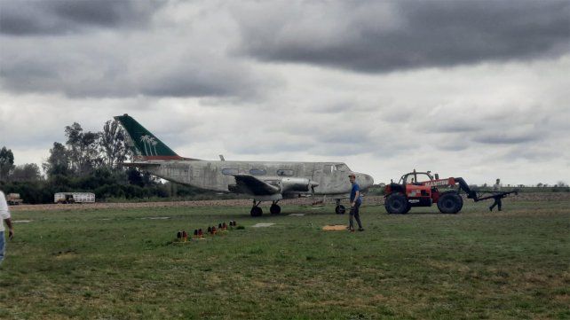 Trasladaron el avión ex Laer que estaba en el predio del Aeroclub de Sauce Montrull