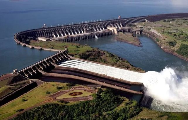 La represa Itaipú abrirá compuertas y se prevé un repunte del río Paraná