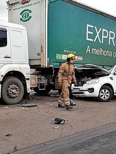 Dos muertos por un accidente entre una camioneta y un camión en la intersección de ruta 14 y 18