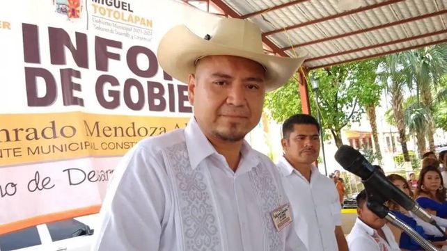 El alcalde Conrado Mendoza