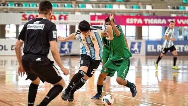 Argentina goleó a Bolivia en mayores y sumó su primer triunfo en Santa Fe.