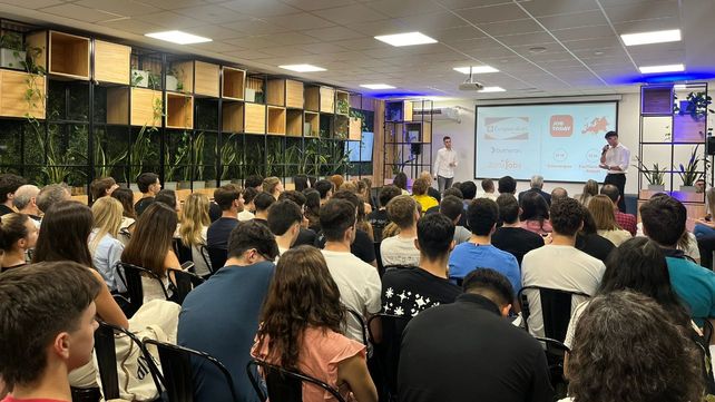 Durante la 8ª edición de premio emprendedor los estudiantes presentaron seis proyectos.&nbsp;