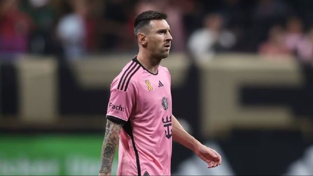 Lionel Messi volvió a jugar después de la lesión que sufrió en la Copa América.