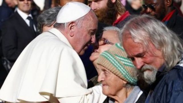 Francisco creará peluquerías y duchas gratuitas para indigentes