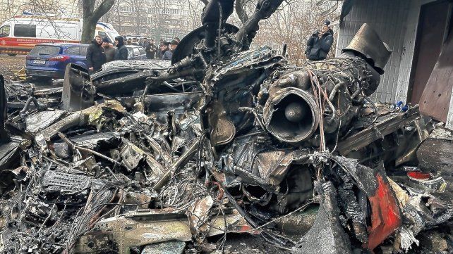 El helicóptero cayó sobre un jardín de infantes. Hay al menos 18 víctimas fatales y el gobierno de Ucrania investiga el hecho