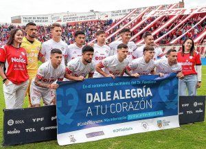 Unión terminó el partido ante Platense con más de medio equipo formado en las inferiores