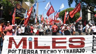 Condena de Cristina: organizaciones sociales se manifiestan en Comodoro Py