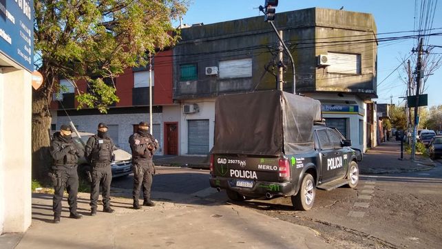 El hombre que estaba atrincherado hace más de nueve horas en la localidad de Caseros