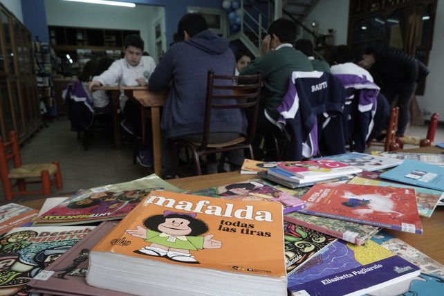 La Biblioteca Popular Homero atrae a chicos y grandes a la lectura y a la práctica del ajedrez