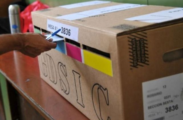 El gobernador Omar Perotti firmó el decreto con la convocatoria a elecciones en Santa Fe de manera simultánea con el cronograma nacional y paridad de género.&nbsp;