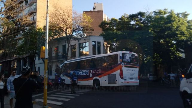 Jugadores de Boca partieron hacia el estadio del barrio Tiro Federal