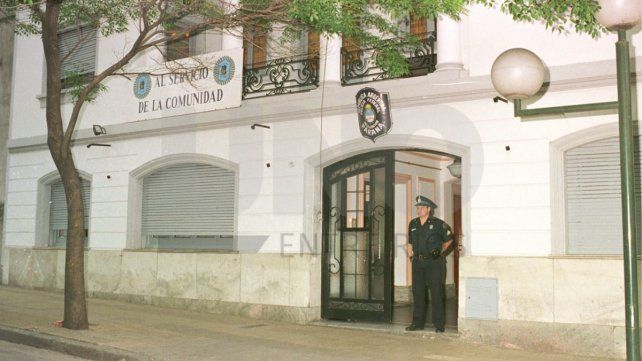 El frente de la Delegación de la Policía Federal en el año 2000