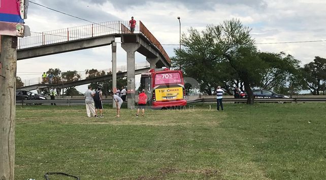 Un colectivero se descompensó al volante y casi termina en tragedia