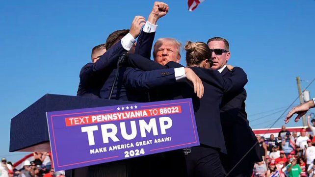 El candidato republicano de Estados Unidos Donald Trump resultó herido en la oreja en el acto de campaña. Se oyeron disparos&nbsp;