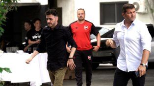 En medio de la crisis, Mariano Soso y el Mago Capria se despidieron del plantel de Newells con un clima tenso.