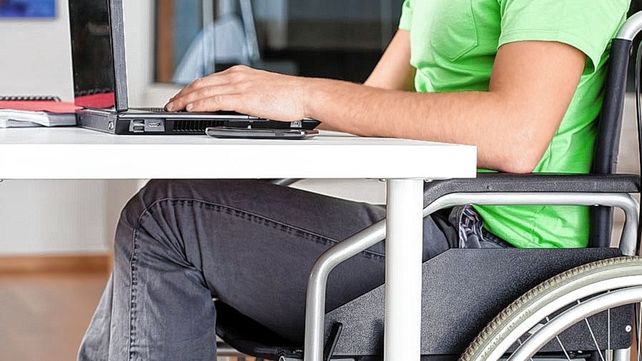 Personas con discapacidad dan cuenta de las dificultades para acceder a un empleo.