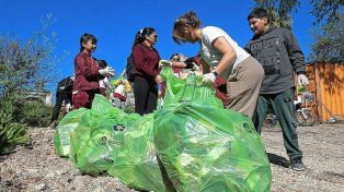 En Paraná se realizó una nueva jornada de limpieza del arroyo La Santiagueña