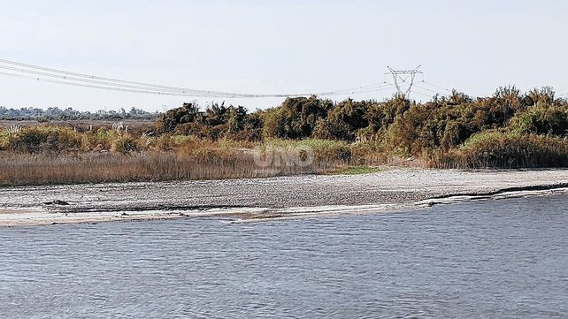 Desembocadura del vado con el río Salado frente a la costa de Santo Tomé.