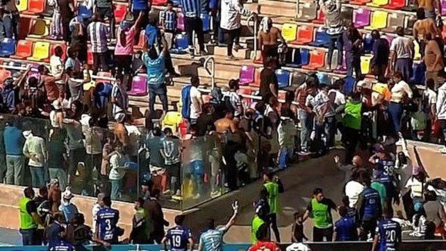 Los incidentes ocurrieron en el primer tiempo del partido.