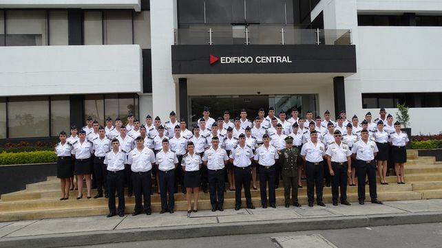 Los 53 nuevos oficiales de la Policía se capacitan en Colombia