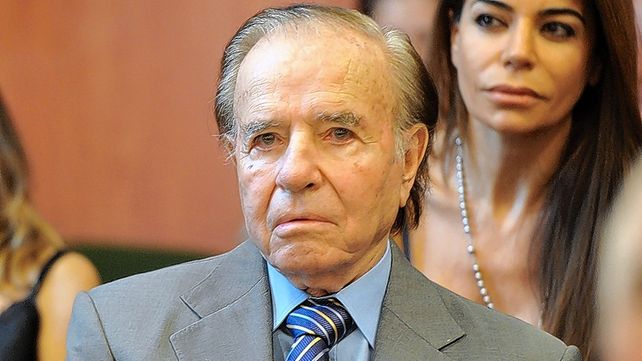 El expresidente -quien tiene 90 años- es acompañado por su exmujer Zulema Yoma y su hija Zulemita Menem