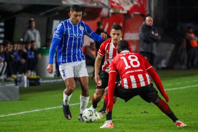 Estudiantes igualó en el final.