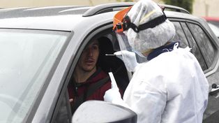 Covid: este martes reportaron 35 muertes y 2.077 contagios