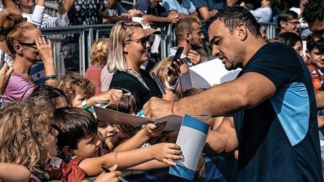 Los Pumas entrenaron con la presencia de dos mil aficionados.