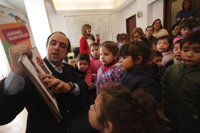 Niños y niñas de los Jardines Municipales visitaron al intendente