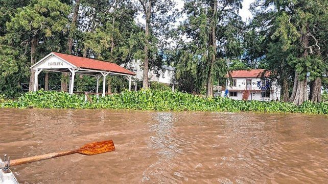 Inundación. Desde el obispado de Gualeguaychú se destacó el difícil acceso al lugar por la creciente de los ríos.