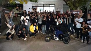 Daniel Escalante celebró su contundente victoria en las Paso que lo ubican como el preferido del electorado de Roldán.