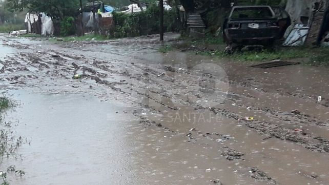 Ausentismo escolar: Las calles son de tierra y algunos chicos solo tienen un par de zapatillas