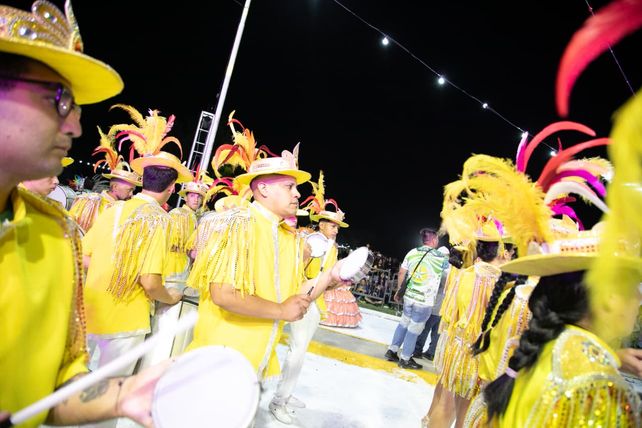 Música, color y alegría: Timbúes vivió una noche histórica de carnaval