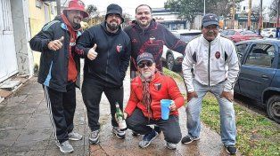 Los hinchas de Colón le pusieron clima pasional al partido ante Estudiantes (BA)