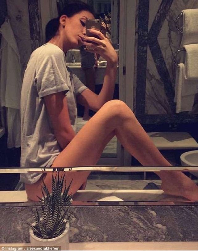 Esta chica vende su virginidad por una necesidad elemental