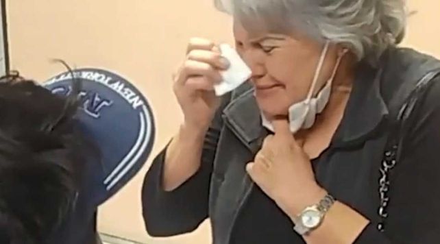 De no creer. La mujer se angustió por el alto costo para reparar el celular