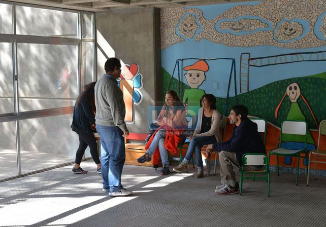 Padres y docentes. Entre todos conforman un gran equipo.  UNO/Juan Manuel Hernández