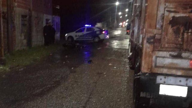 Trágico accidente en Victoria: un joven perdió la vida tras colisionar con un camión estacionado Trágico accidente en Victoria: un joven perdió la vida tras colisionar con un camión estacionado